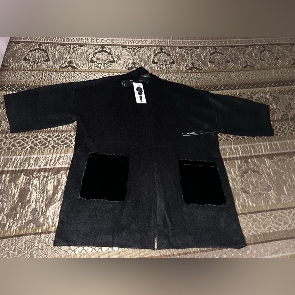 vertigo usa black cardigan sweater size XL